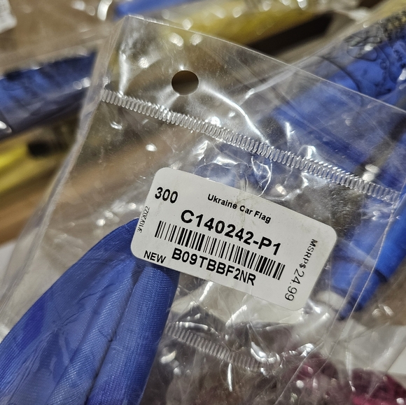 Ukrainian Car Flag For Window Clip Pole Support Stand with Ukraine House - Picture 2 of 10